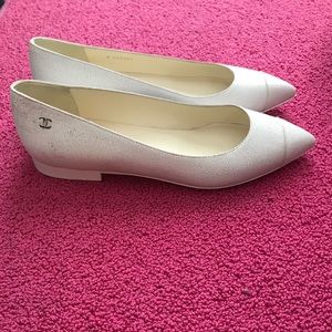 *NWT* CHANEL Cracked Leather Flats
